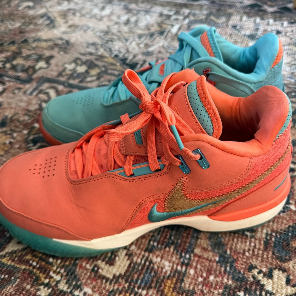 Men’s Nike Lebron Coral Teal Sneakers Size 9.5